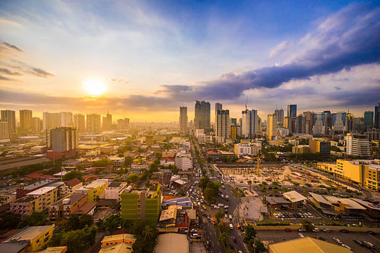 🌞 Under the Philippine Sun: Why Polarized Lenses Aren’t Just a Luxury – They're a Must
